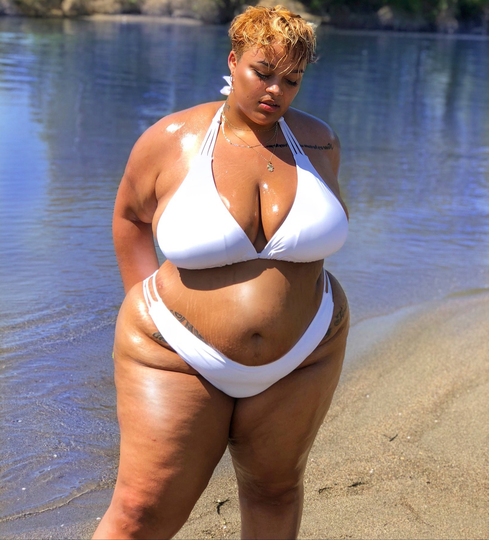 Photo Plus Size Lady Shows Off Her Curves In Bikini Wowplus Net
