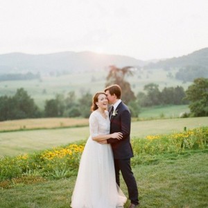 this-pippin-hill-farm-wedding-knows-the-way-to-guests-heartsdonuts