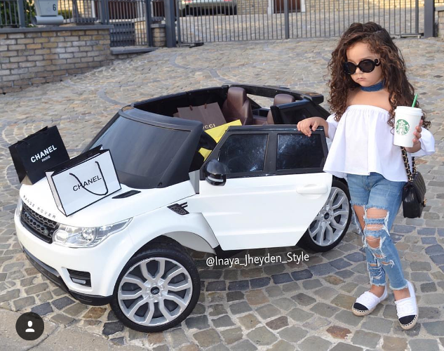 OK, this little girll is not here to play! Check out her cute Range Rover & stylish outfit!
