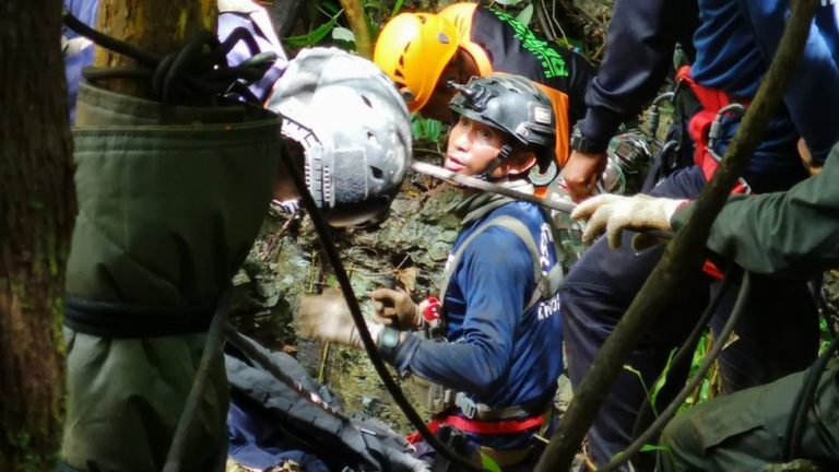 Thai cave rescue: Drones, dogs, drilling and desperation