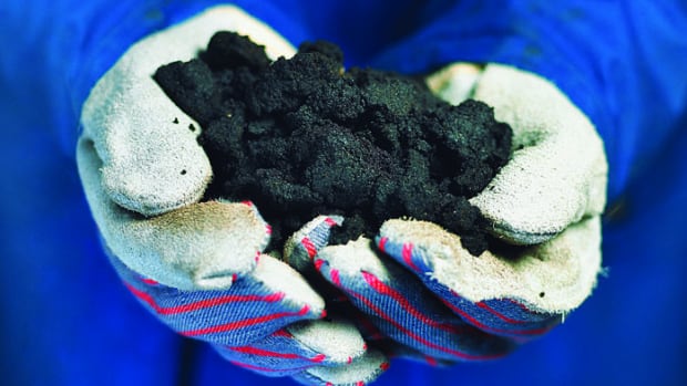 Oilsands bitumen prices in negative territory, analyst calculates