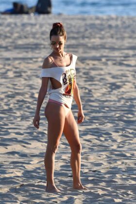 Alessandra Ambrosio – Plays beach volleyball with friends on Santa Monica Beach