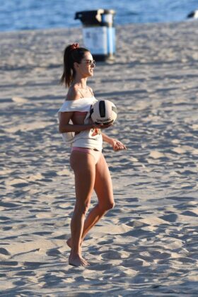 alessandra ambrosio plays beach volleyball with friends on santa monica beach 19