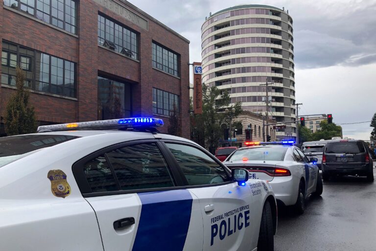 Breaking news: 1 dead, 2 injured in Washington state apartment building shooting