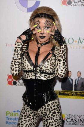 carmen electra fright nights halloween costume party in coconut creek 9