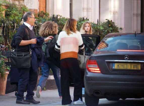 emma watson shares a sweet hug goodbye with her dad chris in london 3