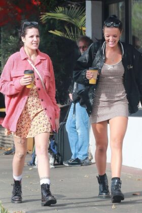 halsey shopping with a friend in studio city 1