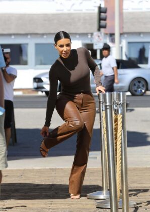 Kim Kardashian – Out for lunch at Malibu Farm Pier Cafe in Malibu