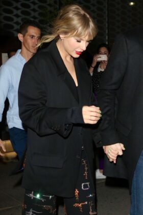 taylor swift leaving the snf after party with her boyfriend in new york city 1