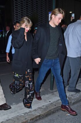 taylor swift leaving the snf after party with her boyfriend in new york city 12