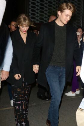 taylor swift leaving the snf after party with her boyfriend in new york city 2