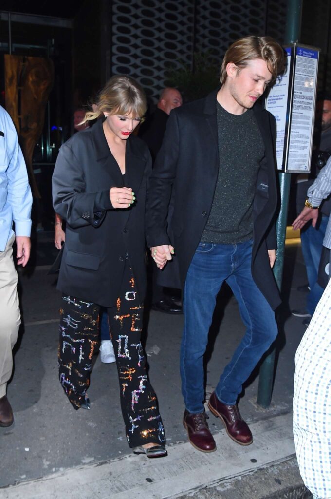 taylor swift leaving the snf after party with her boyfriend in new york city 9