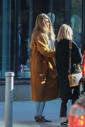 Gigi Hadid – Leaving her apartment in New York
