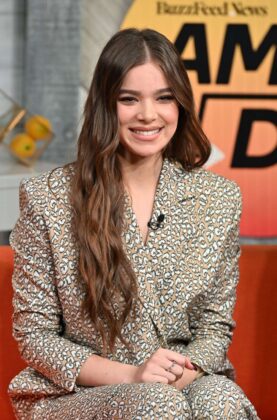 Hailee Steinfeld – ‘Watch What Happens: Live’ in NYC