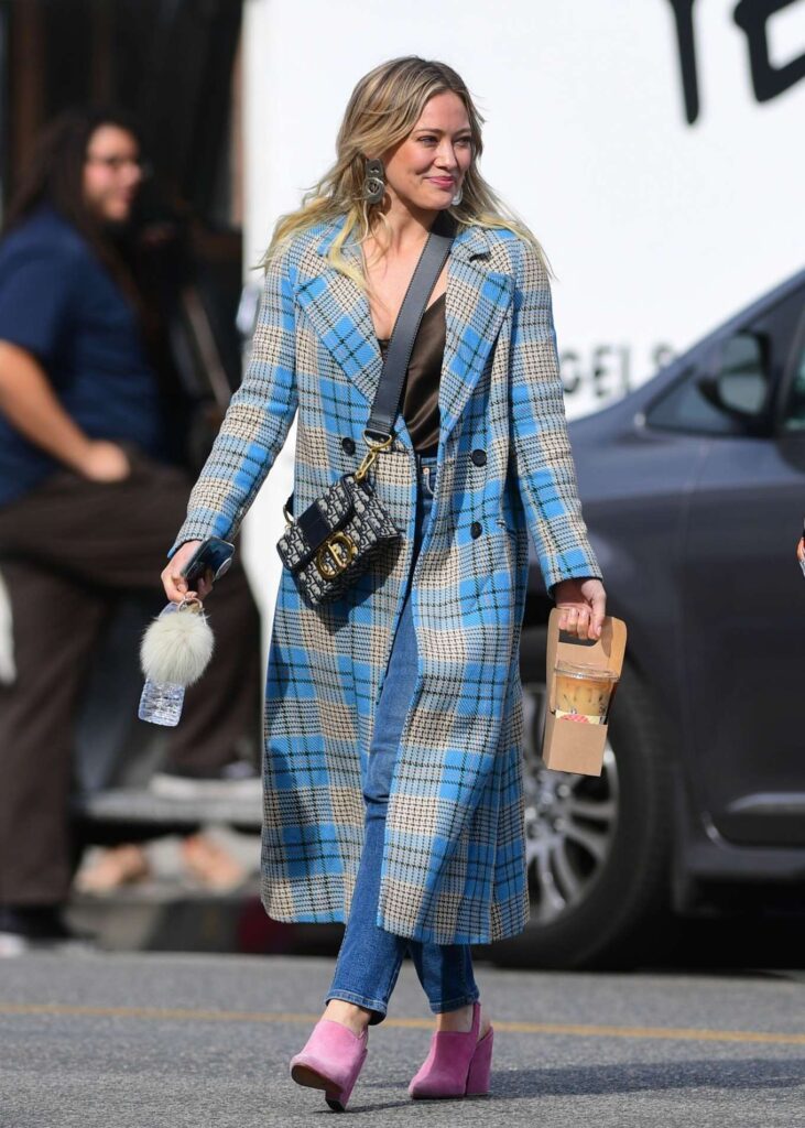 hilary duff in long coat out in los angeles 10