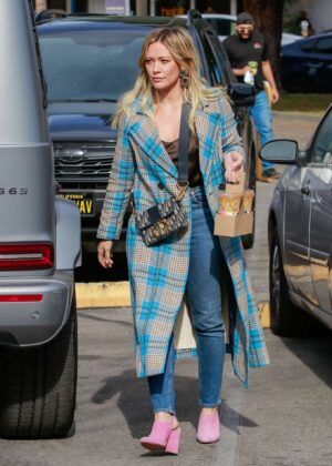 hilary duff in long coat out in los angeles 12