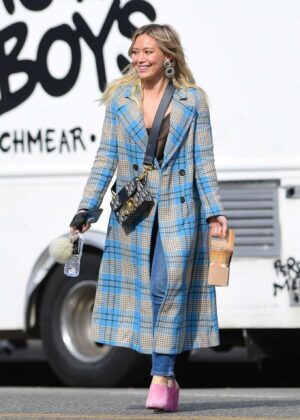 hilary duff in long coat out in los angeles 13