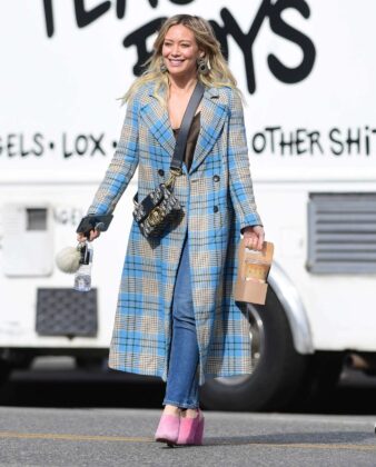 hilary duff in long coat out in los angeles 17