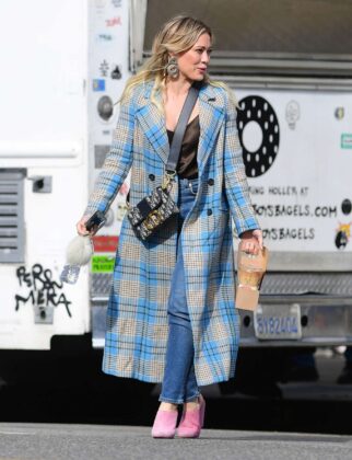 hilary duff in long coat out in los angeles 20