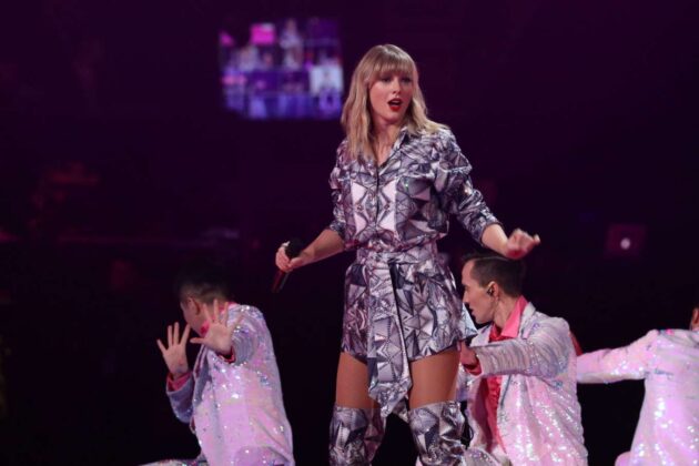 taylor swift performs on stage during the gala of alibaba in shanghai 13