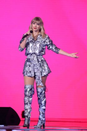 Taylor Swift – Performs on stage during the gala of Alibaba in Shanghai