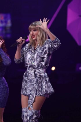 taylor swift performs on stage during the gala of alibaba in shanghai 7