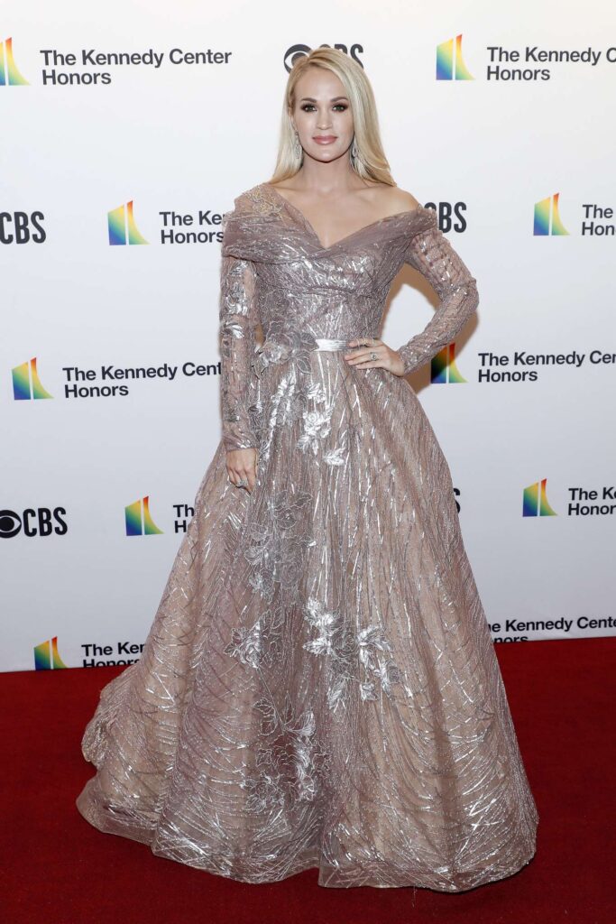 carrie underwood possing at 2019 kennedy center honors in washington 5