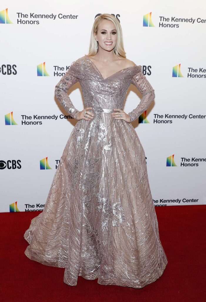 carrie underwood possing at 2019 kennedy center honors in washington 6