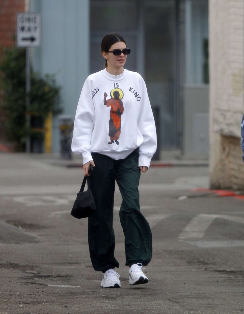kendall jenner out for lunch in beverly hills 15