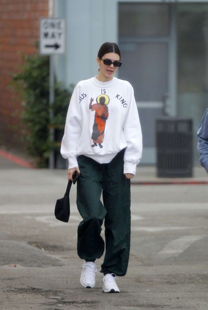 kendall jenner out for lunch in beverly hills 5