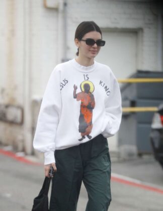 kendall jenner out for lunch in beverly hills 8