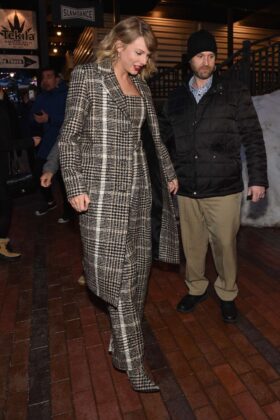 taylor swift out in park city 1