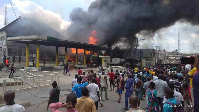 nnpc petrol station in lagos gutted by fire video