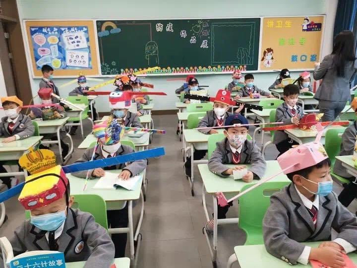 Students wear social distancing headgears to class as schools resume in China (Photos)