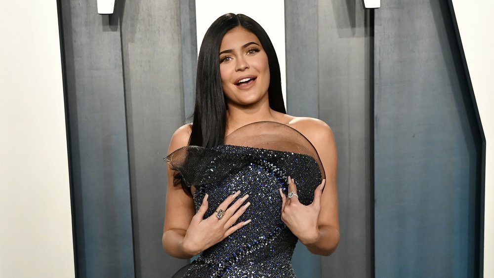 Fans were 'very disturbed' by how Kylie Jenner cut her cake