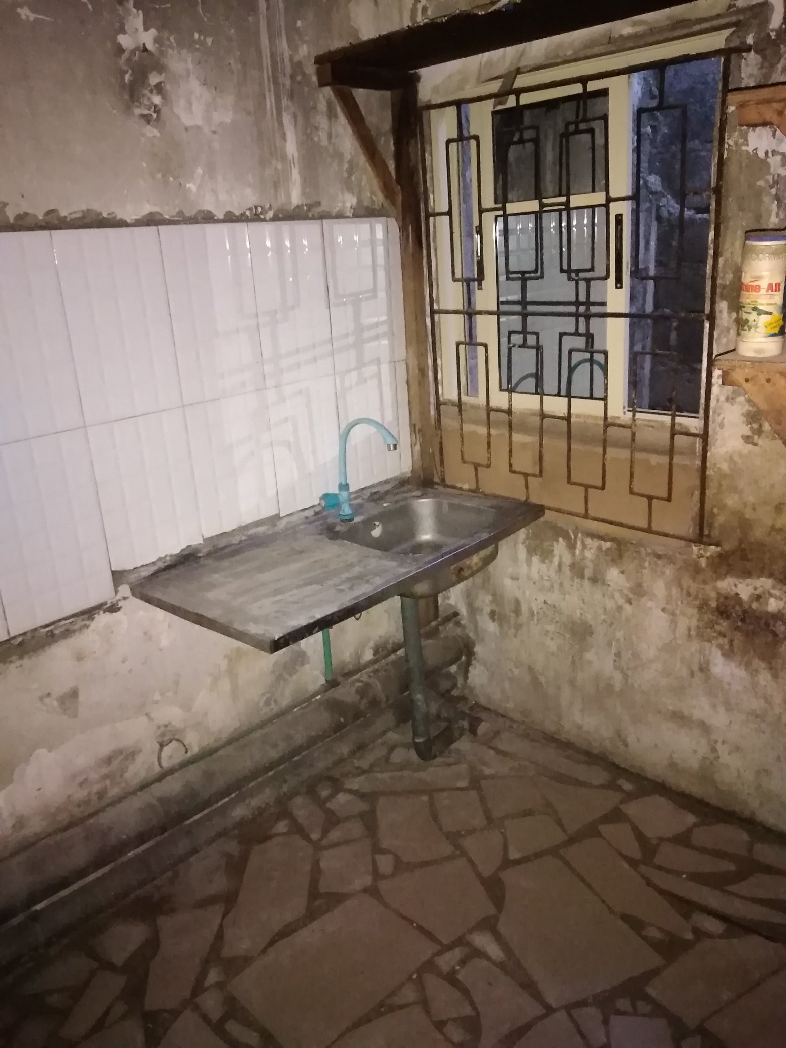 Nigerian lawyer shares photos to show the state of an apartment a landlord in Aguda is renting for 350,000