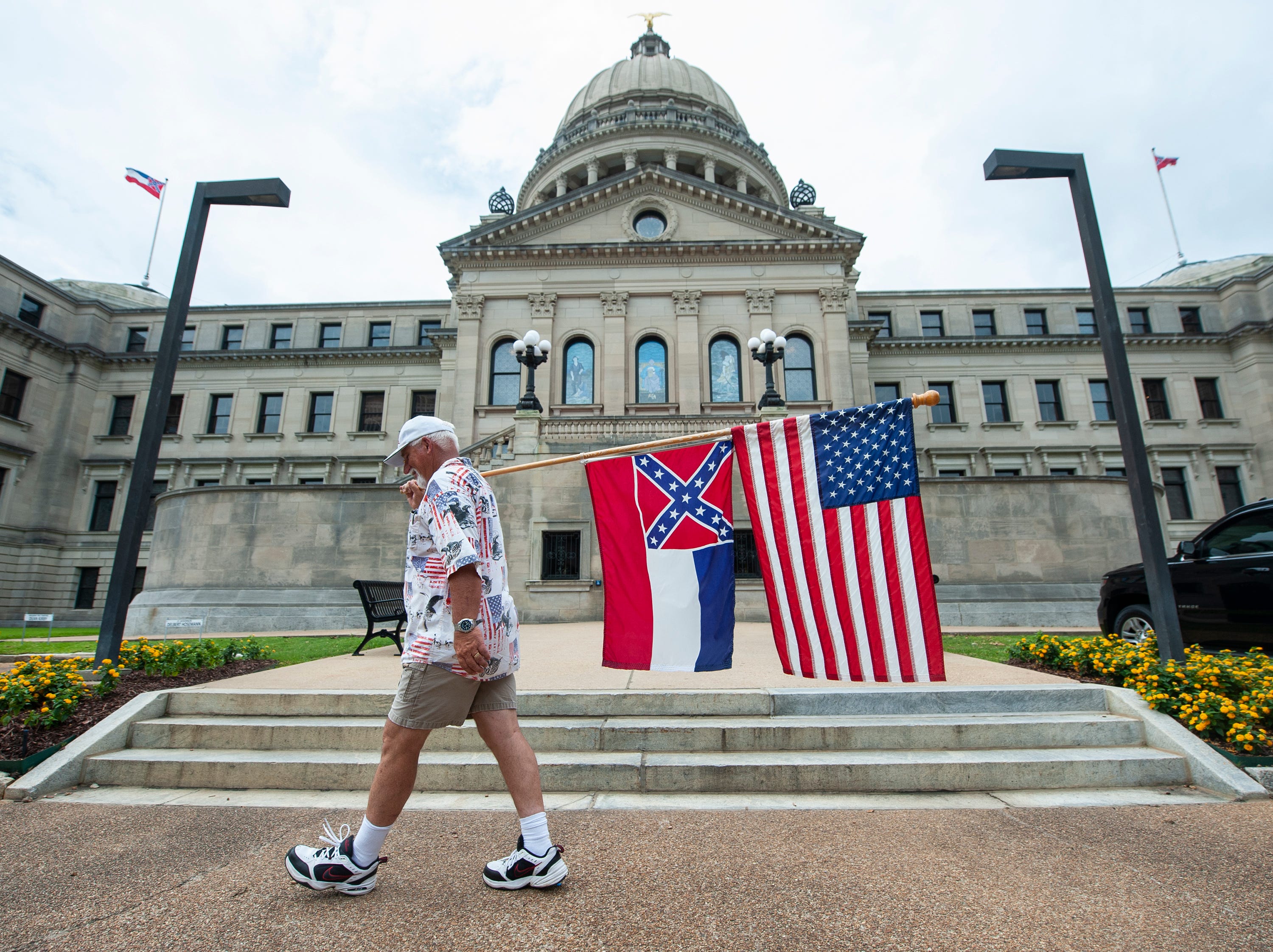 breaking news mississippi lawmakers overwhelmingly pass bill to create new state flag without confederate battle emblem