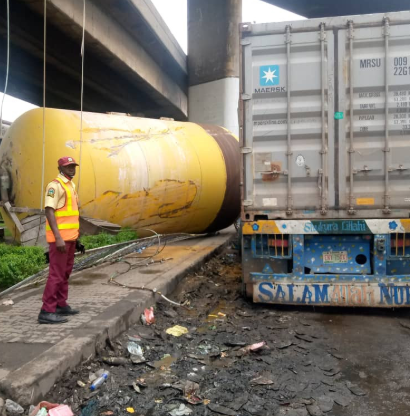 tragedy averted as gas tank detaches from a moving truck and falls off the bridge in ijora photos