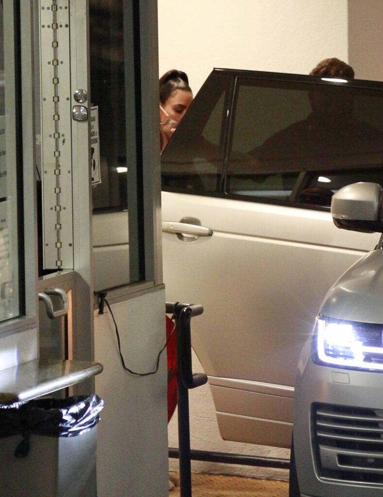 kim kardashian leaving an office building in los angeles 2