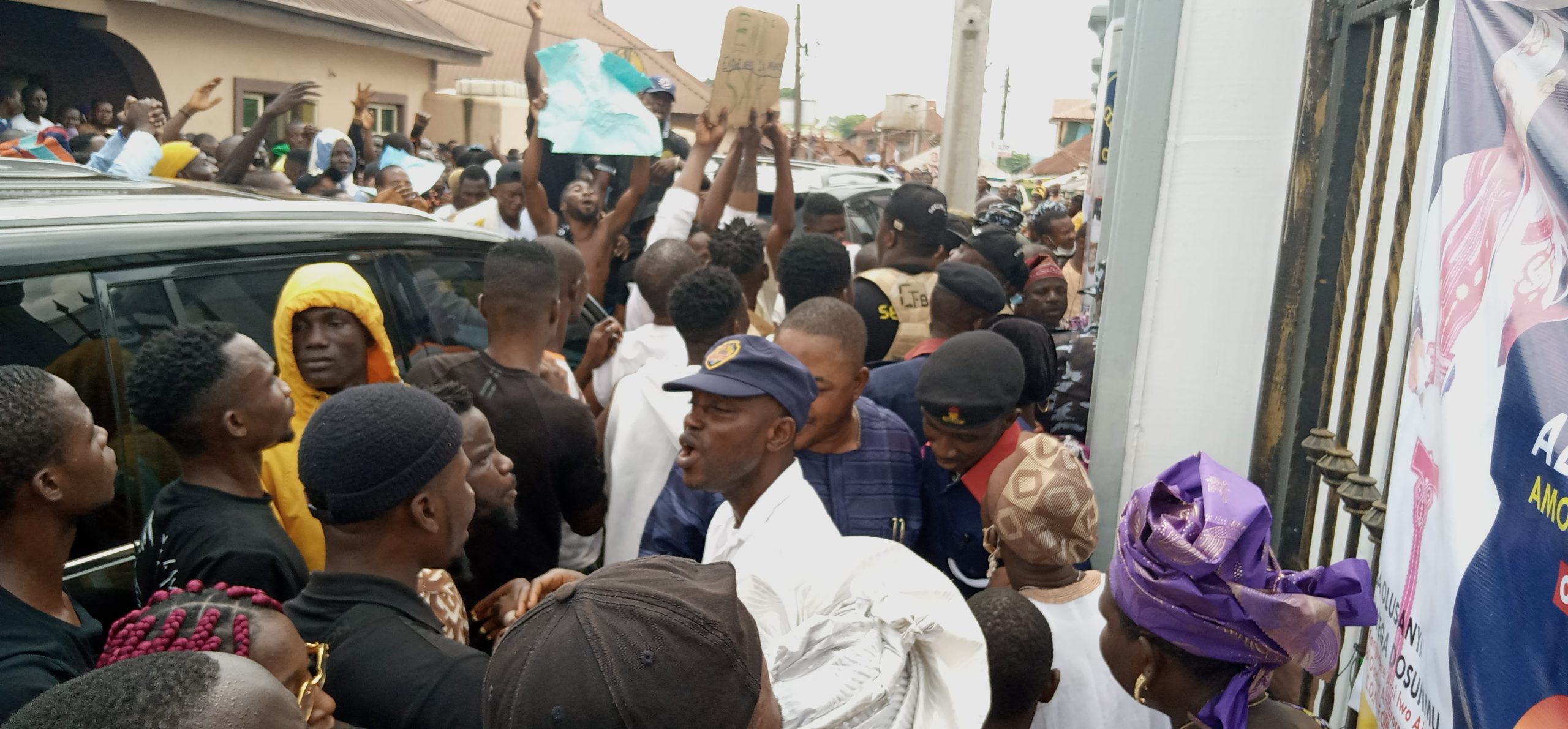 nigeria news gunshots as end sars protesters invade owu festival in ogun demand obasanjos attention video 1