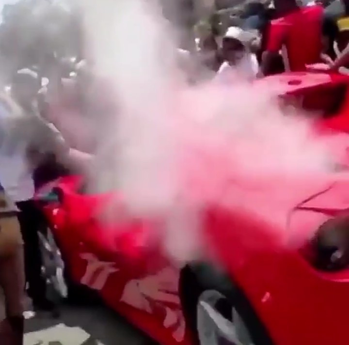 ginimbiac280c299s ferrari overheats while it was being driven to his farewell ceremony video 1