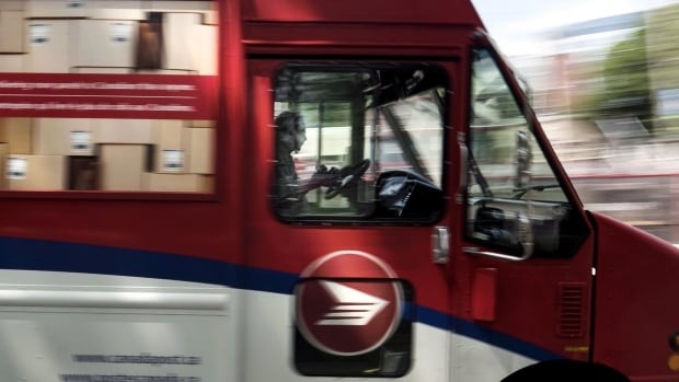 Canada Post moves up parcel delivery deadlines amid unprecedented holiday demand