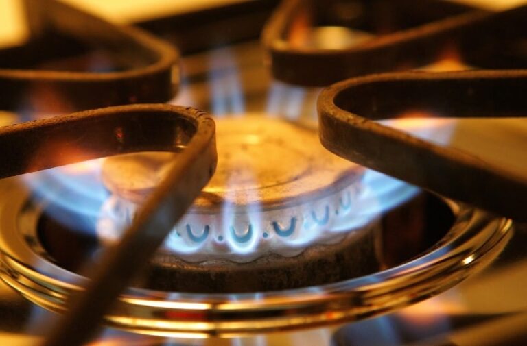 Natural gas vs. methane: How the name influences our view of this fossil fuel