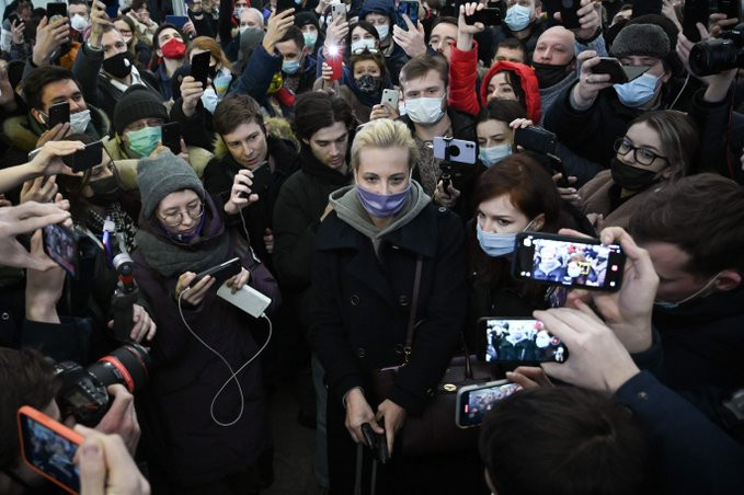 Putin critic, Alexei Navalny's wife and hundreds of people detained as thousands gather across Russia to protest against the government (video)