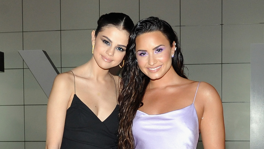 Selena Gomez and Demi Lovato posing together