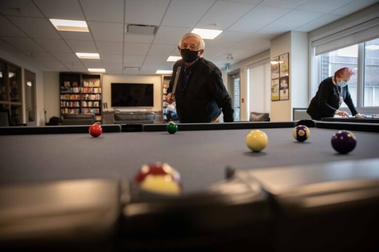 In a Regina retirement home, boxing and pool keep pandemic loneliness at bay
