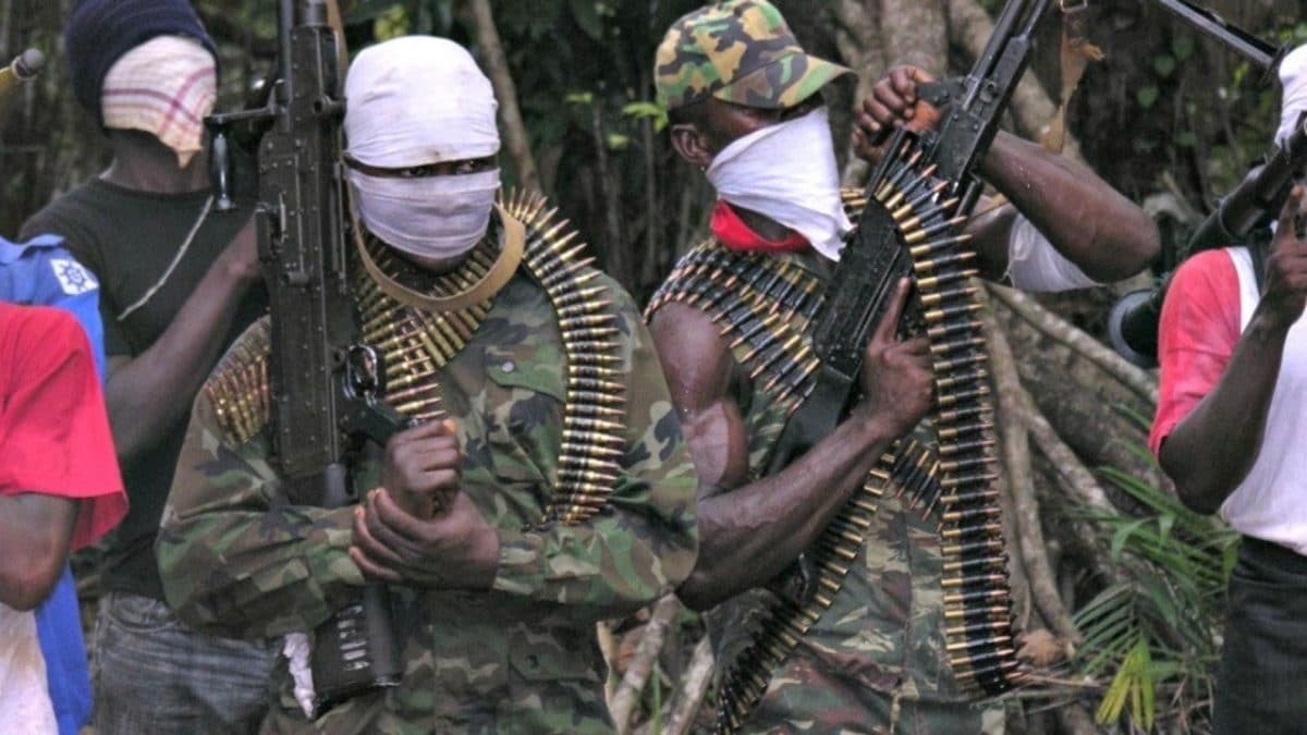 again gunmen kill four soldiers in rivers kidnap one