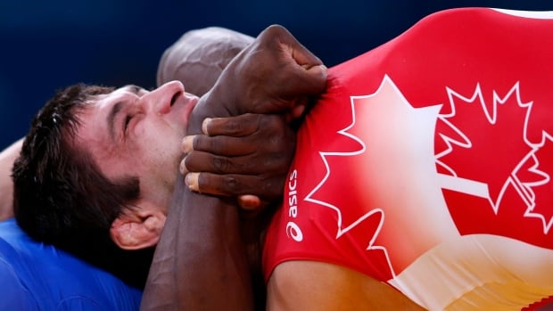Canadian Olympic wrestler turned pro fighter loses finger during MMA match