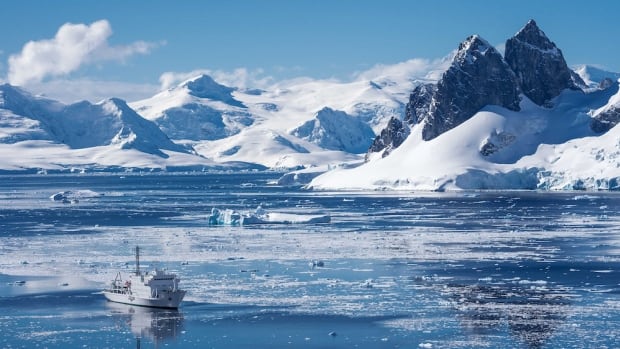 Report calls for risk mitigation for vessels in Canadian Arctic after ship grounded