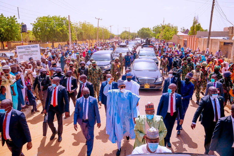 Eil-el-Kabir: Daura residents file out to greet President Buhari (photos)
